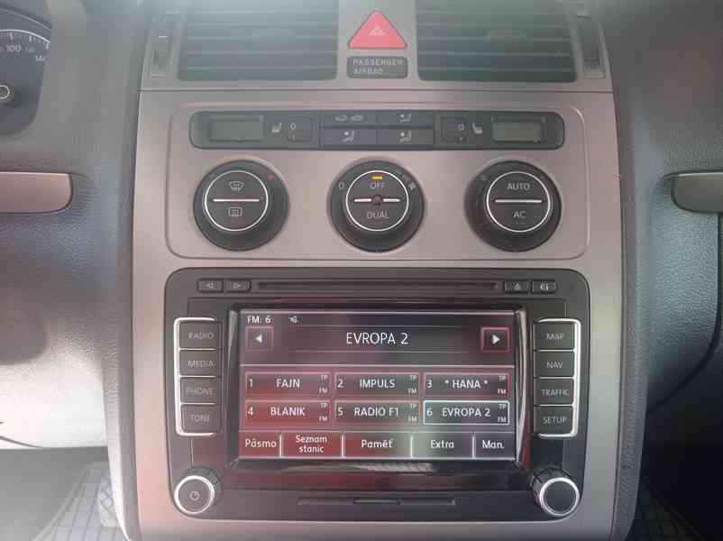 Volkswagen Touran 2.0 TDI 103kW/DSG/Tažné/Výhřev - foto 21