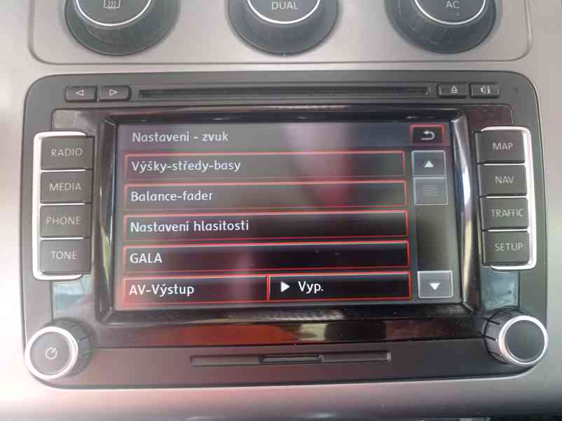 Volkswagen Touran 2.0 TDI 103kW/DSG/Tažné/Výhřev - foto 25