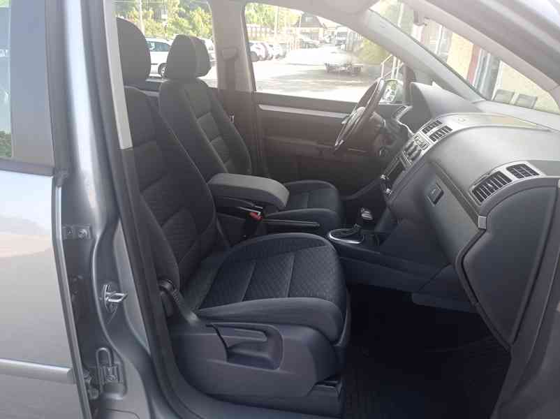 Volkswagen Touran 2.0 TDI 103kW/DSG/Tažné/Výhřev - foto 19
