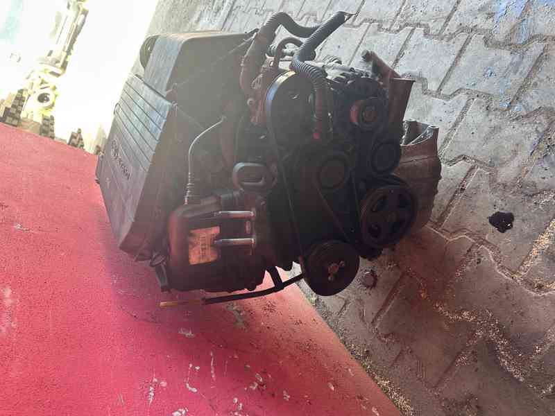 Motor 1,3 8V 44KW BAJA Ford Fiesta mk6 kompletní - foto 2