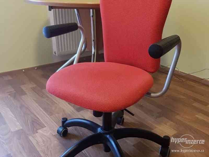 Otočná kancelářská židle - foto 1