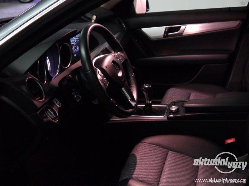 Mercedes-Benz Třídy C 2.0, nafta, r.v. 2012, navigace, kůže - foto 12