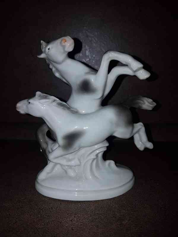 Starožitná porcelánová plastika 2 koní Wallensdorf - foto 1