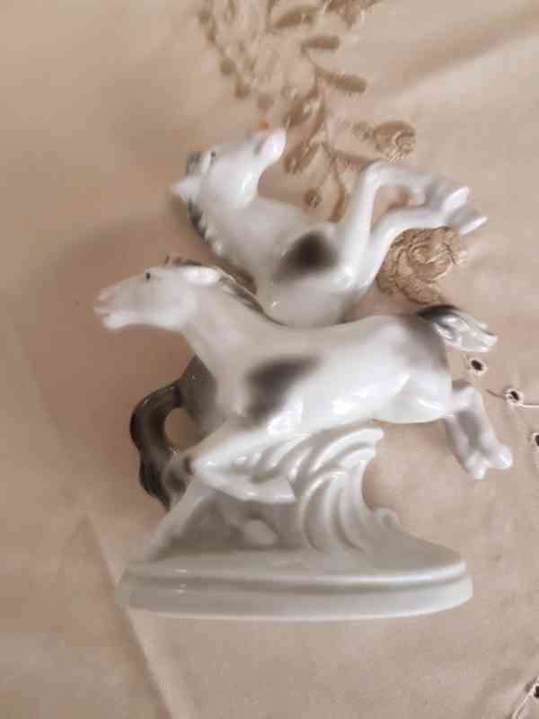 Starožitná porcelánová plastika 2 koní Wallensdorf - foto 7