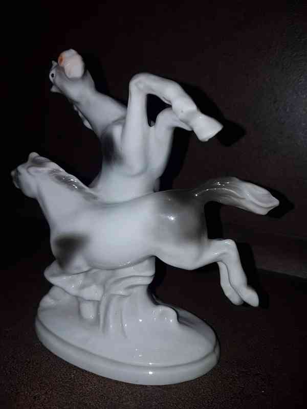 Starožitná porcelánová plastika 2 koní Wallensdorf - foto 2
