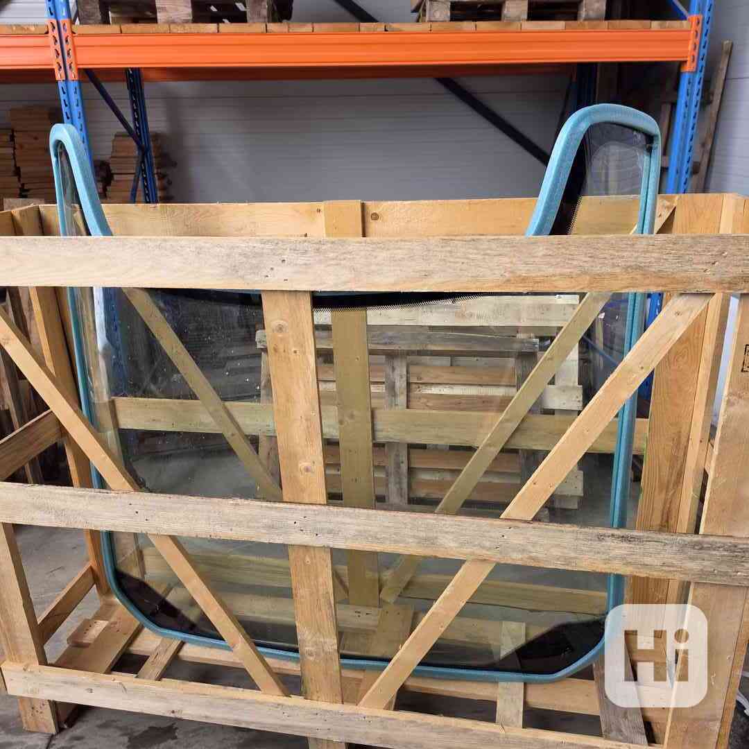 čelné predné okno okná sklo sklá na nakladače Liebherr - foto 1