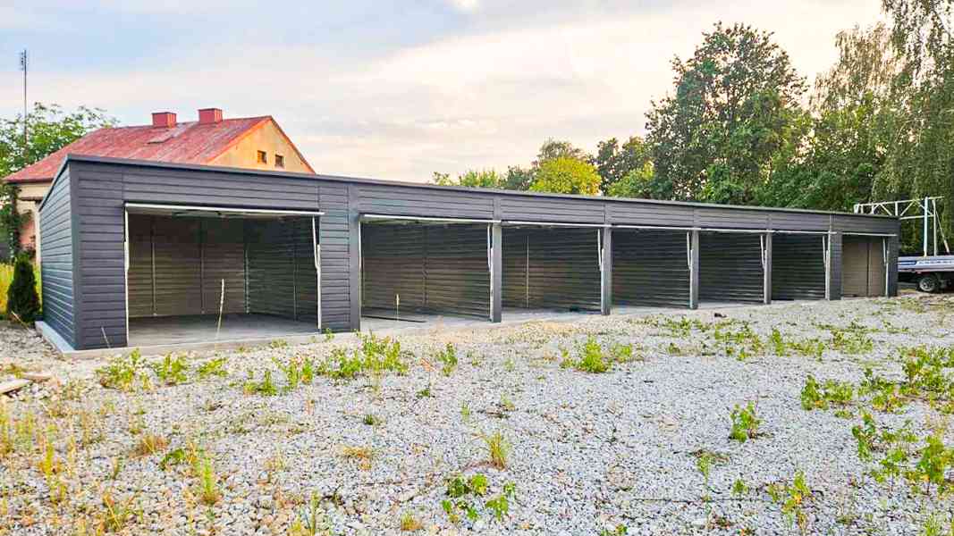 řadové garáže 24x5,5m - 7x  výklopná vrata - antracit TS871 - foto 2
