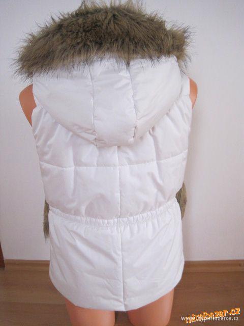 Krásná sněhobílá teplá vesta Takko, vel. M - foto 2