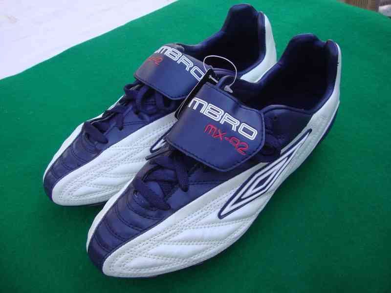 Nové kopačky Umbro mx-92 vel.43 na trávu plastové špunty - foto 9