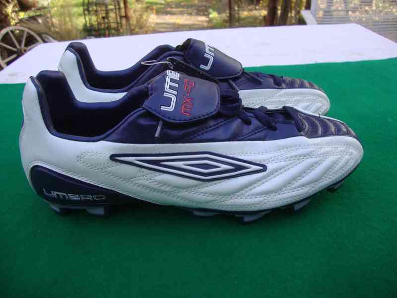 Nové kopačky Umbro mx-92 vel.43 na trávu plastové špunty - foto 4