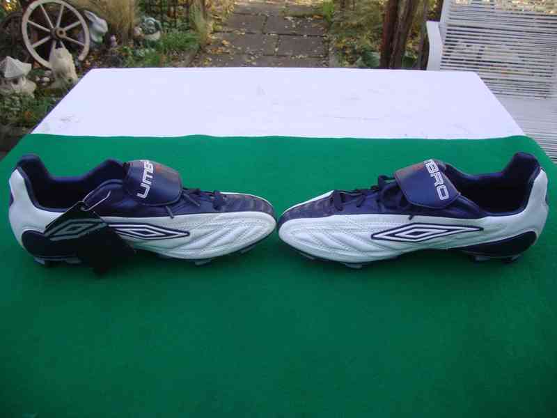 Nové kopačky Umbro mx-92 vel.43 na trávu plastové špunty - foto 15