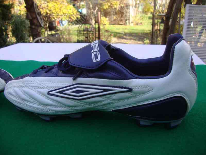 Nové kopačky Umbro mx-92 vel.43 na trávu plastové špunty - foto 17