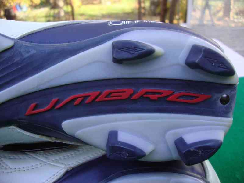 Nové kopačky Umbro mx-92 vel.43 na trávu plastové špunty - foto 13