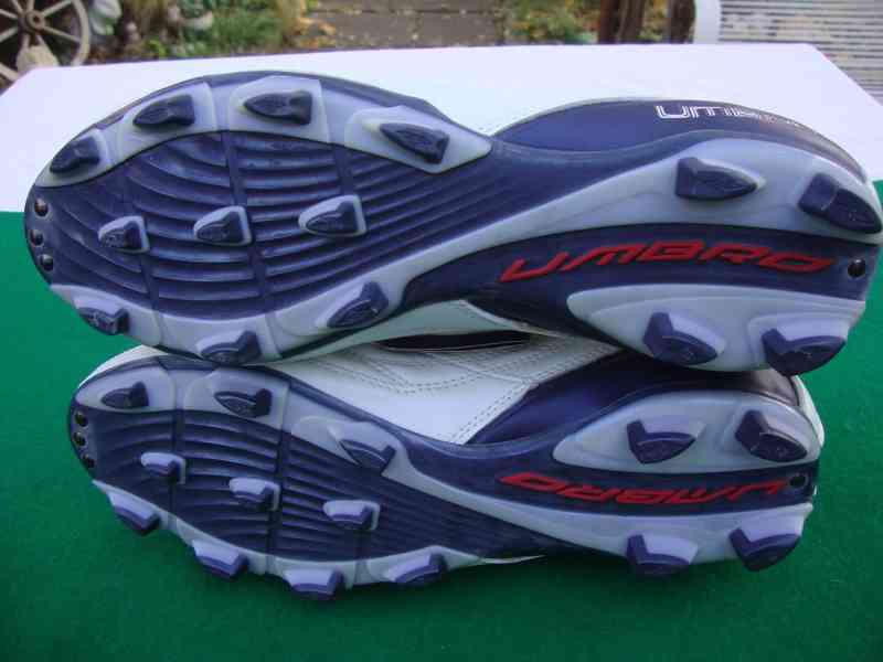 Nové kopačky Umbro mx-92 vel.43 na trávu plastové špunty - foto 12