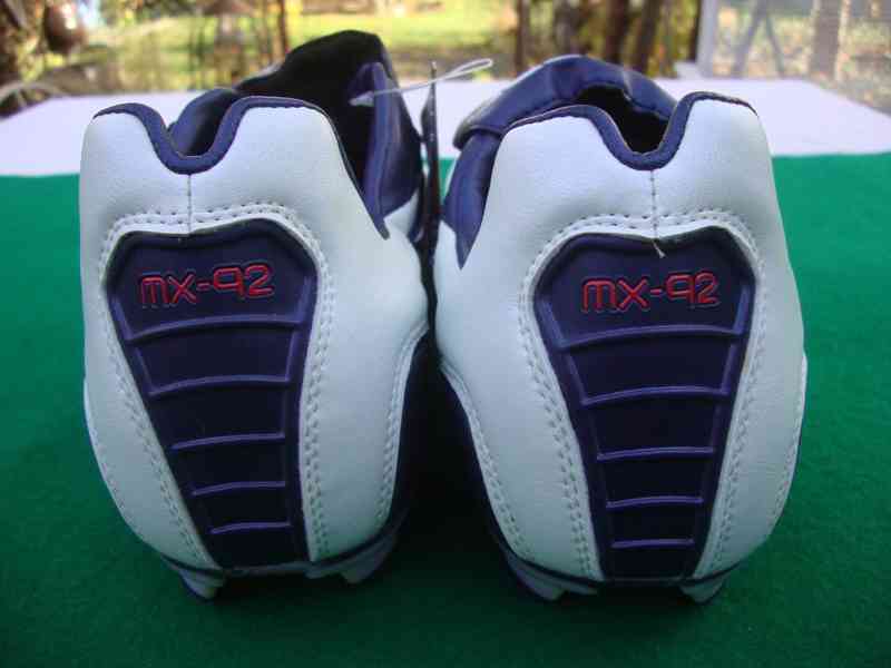 Nové kopačky Umbro mx-92 vel.43 na trávu plastové špunty - foto 6