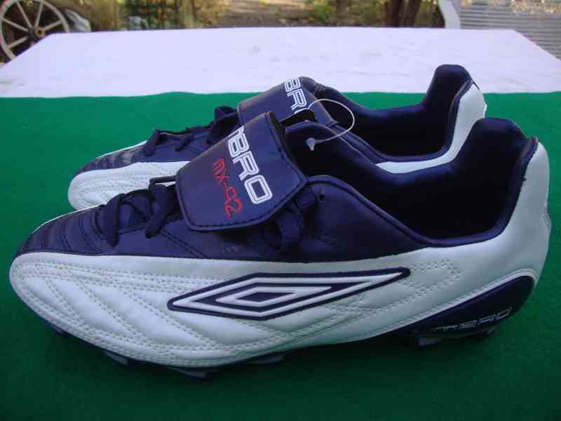 Nové kopačky Umbro mx-92 vel.43 na trávu plastové špunty - foto 7