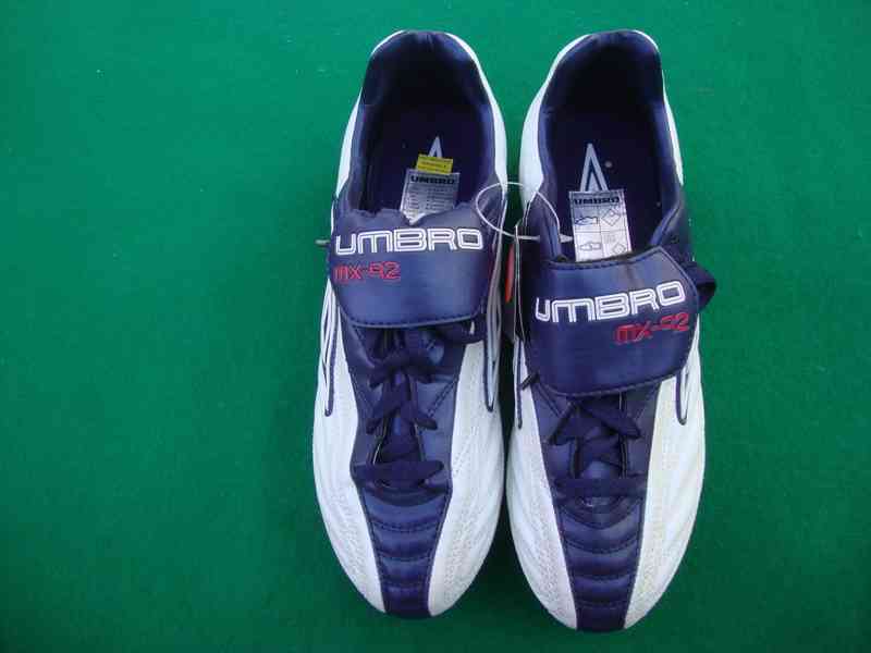 Nové kopačky Umbro mx-92 vel.43 na trávu plastové špunty - foto 2