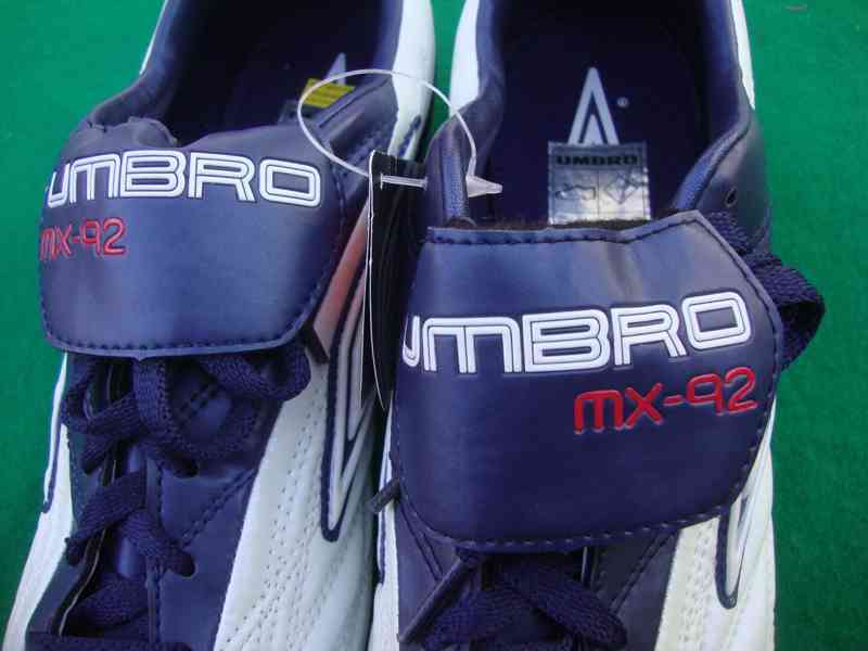 Nové kopačky Umbro mx-92 vel.43 na trávu plastové špunty - foto 3