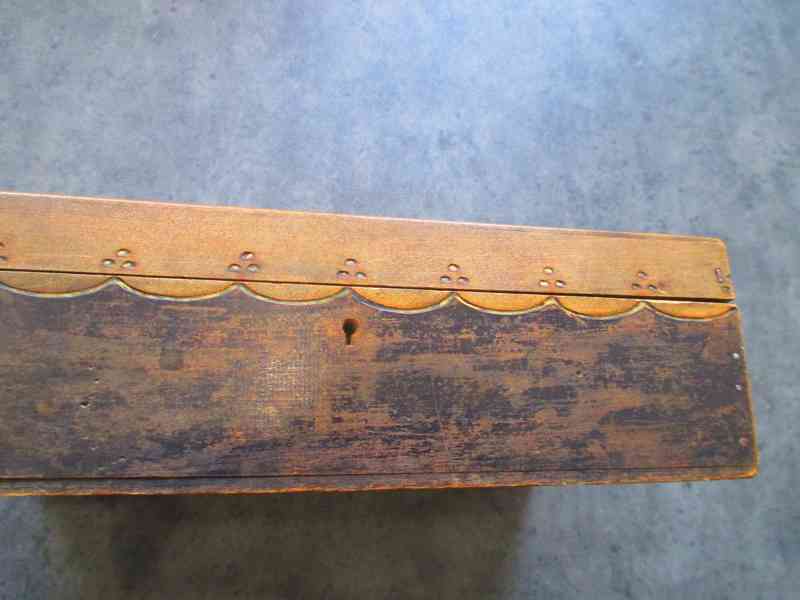 starožitná dřevěná malovaná truhlička – 26x18x9 cm - foto 4