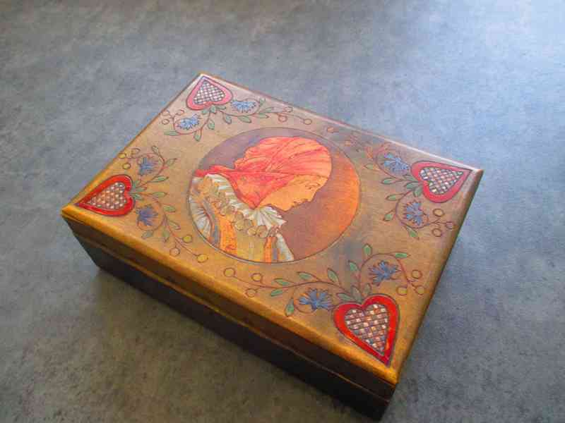 starožitná dřevěná malovaná truhlička – 26x18x9 cm - foto 3