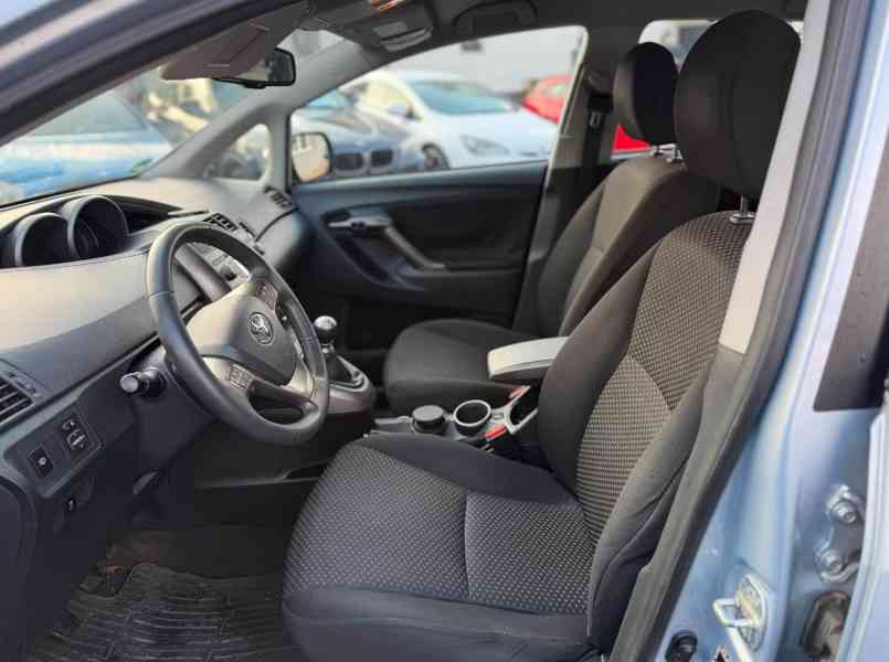 Toyota Verso 1,8i Executive benzín 108kw - foto 4