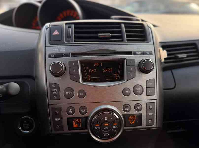 Toyota Verso 1,8i Executive benzín 108kw - foto 15