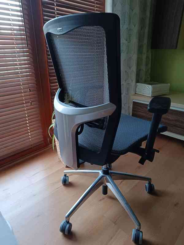 Nová kancelářská židle EMAGRA  X5M - foto 3