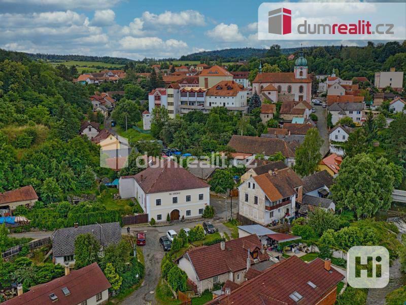 Prodej nemovitosti o dvou bytových jednotkách 8+1 a 4+1 v obci Nový Knín, okr. Příbram - foto 3