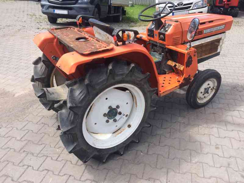 Traktor Kubota B1600, 16HP, 2x4 - foto 2