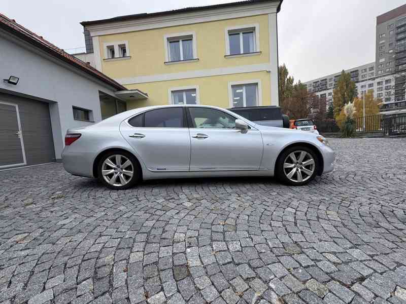 Lexus LS600H - foto 3