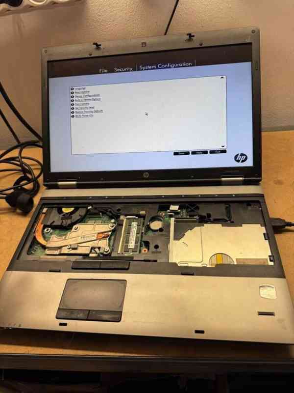 Predám pokazený notebook na náhradné diely zn.HP 6555b. - foto 2