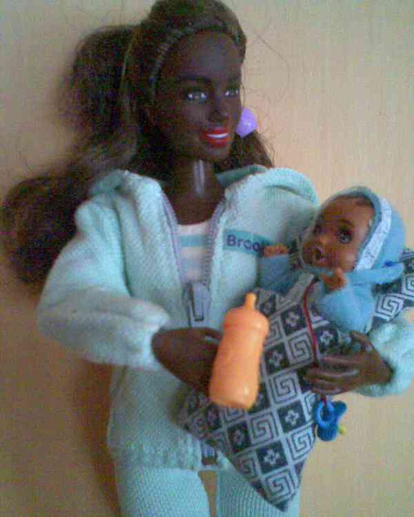 Nová Barbie s miminkem - foto 8