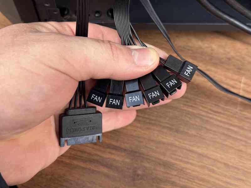 LEVNĚ! — Počítačová skříň SilentiumPC Regnum RG4T Pure Black - foto 15