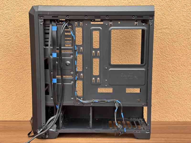 LEVNĚ! — Počítačová skříň SilentiumPC Regnum RG4T Pure Black - foto 9