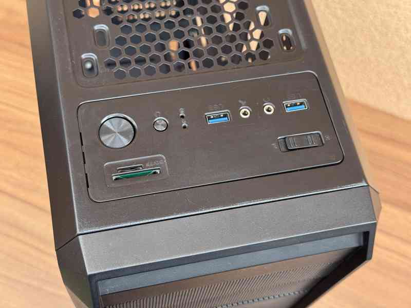 LEVNĚ! — Počítačová skříň SilentiumPC Regnum RG4T Pure Black - foto 14