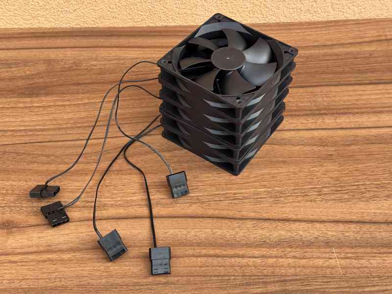 LEVNĚ! — Počítačová skříň SilentiumPC Regnum RG4T Pure Black - foto 26