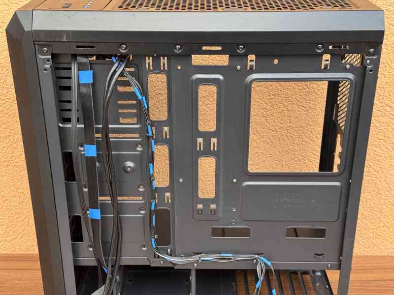 LEVNĚ! — Počítačová skříň SilentiumPC Regnum RG4T Pure Black - foto 12