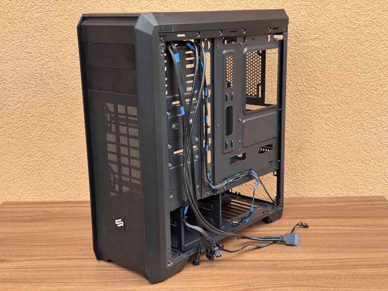 LEVNĚ! — Počítačová skříň SilentiumPC Regnum RG4T Pure Black - foto 7