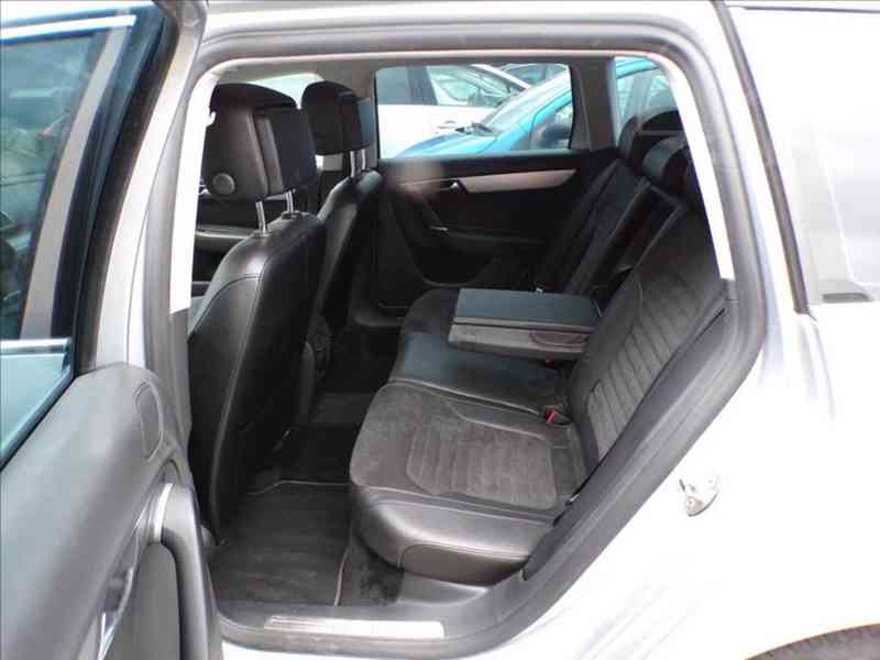 Volkswagen Passat 2,0 TDI AUTOMAT - foto 11
