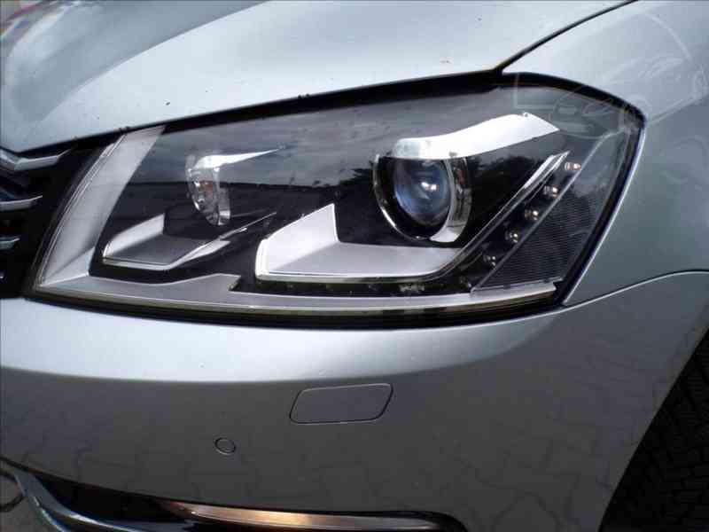 Volkswagen Passat 2,0 TDI AUTOMAT - foto 17
