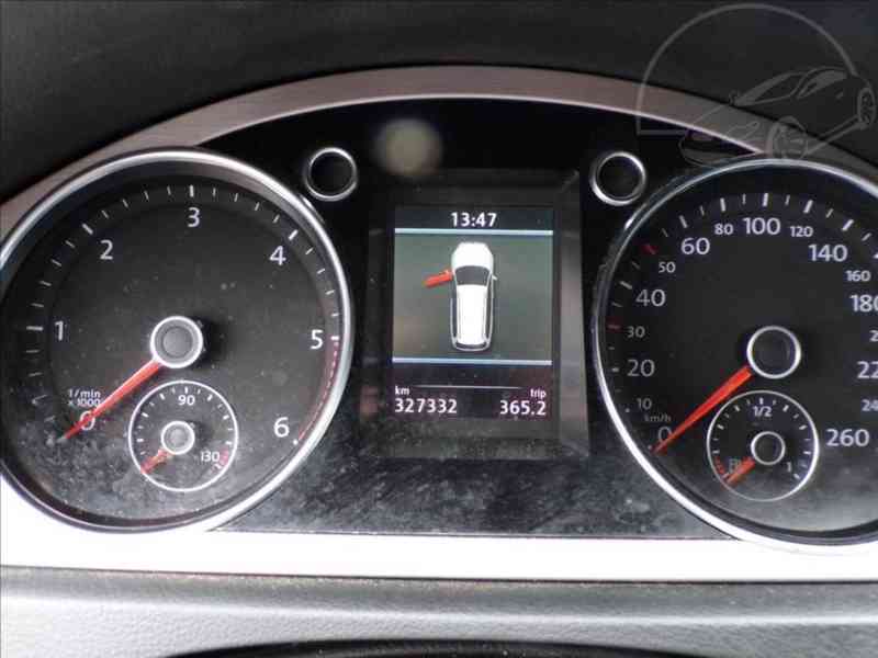 Volkswagen Passat 2,0 TDI AUTOMAT - foto 6