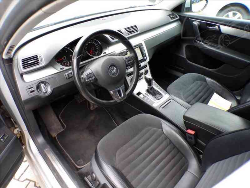 Volkswagen Passat 2,0 TDI AUTOMAT - foto 9