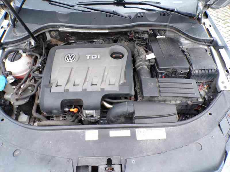 Volkswagen Passat 2,0 TDI AUTOMAT - foto 15