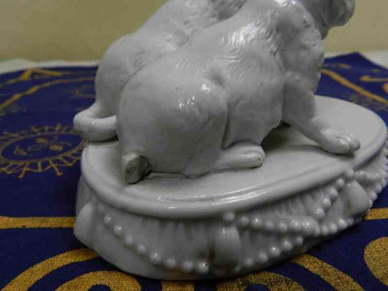 Krásná velmi stará porcelánová soška Psi - foto 6