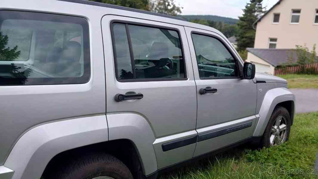 Jeep Cherokee 2,8 - foto 11