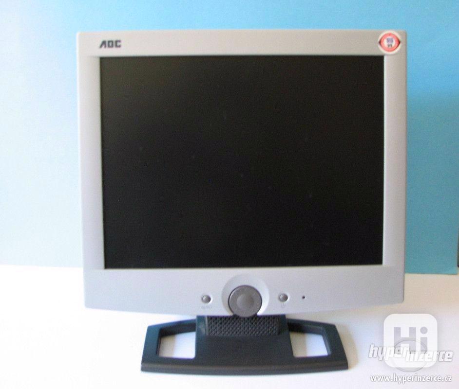Prodám starší LCD monitor včetně kabelů a napáječe - foto 1