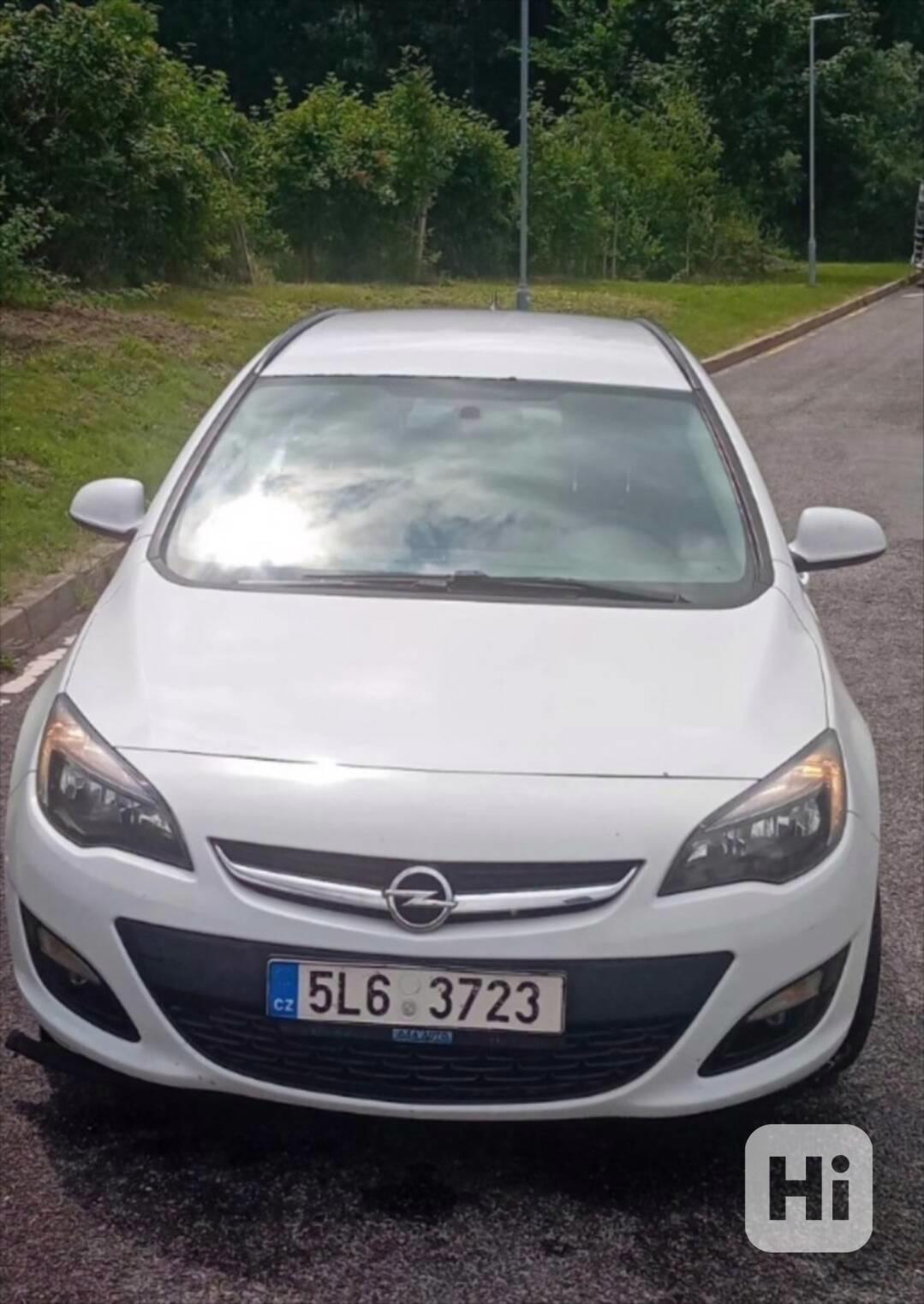 Opel Astra Sports Tourer - foto 1