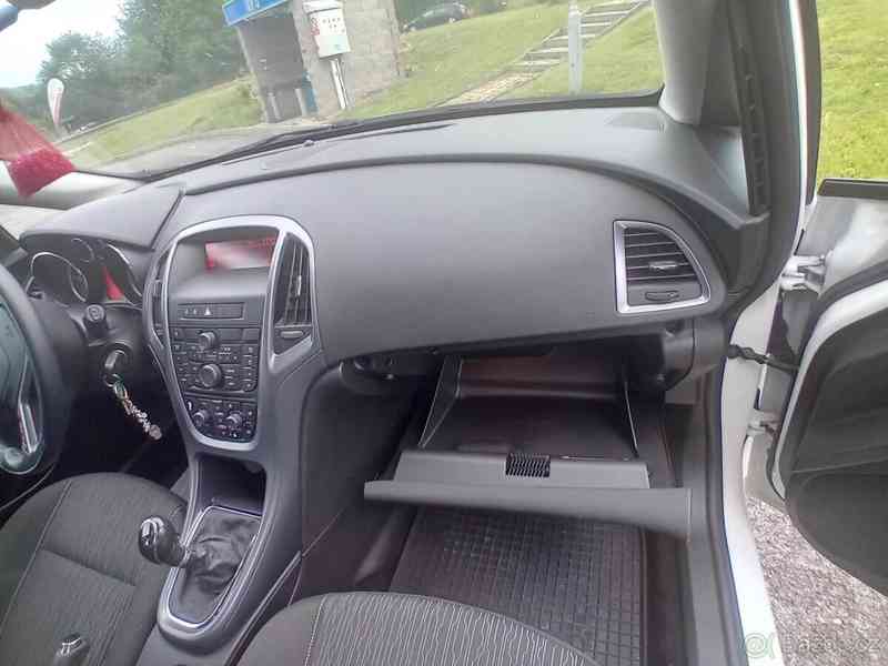 Opel Astra Sports Tourer - foto 15