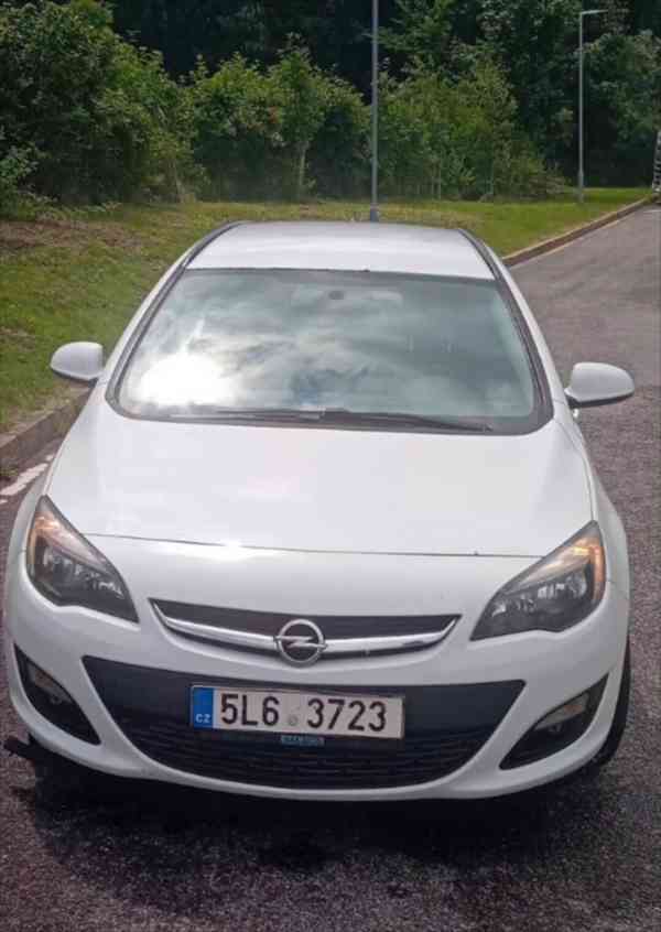 Opel Astra Sports Tourer - foto 1