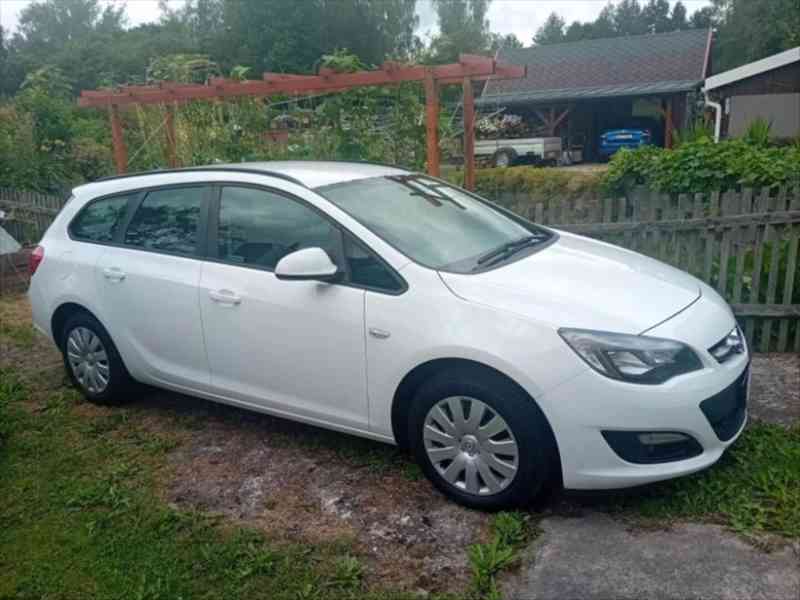 Opel Astra Sports Tourer - foto 2